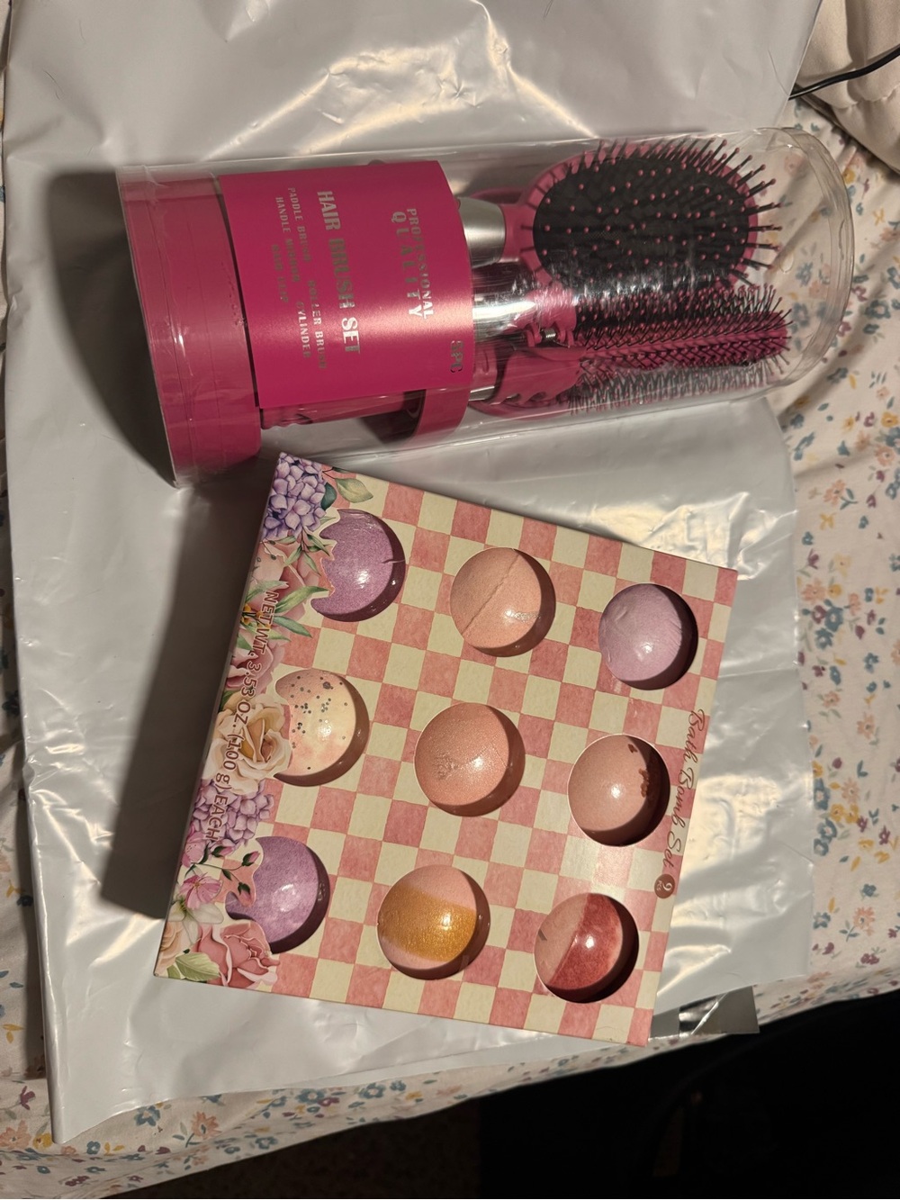 Bath Bombs & Hair Brush Set